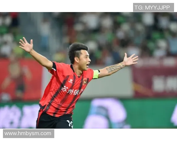 身高176厘米的足球天才球星带领球队征战绿茵场展现非凡技艺与领导力